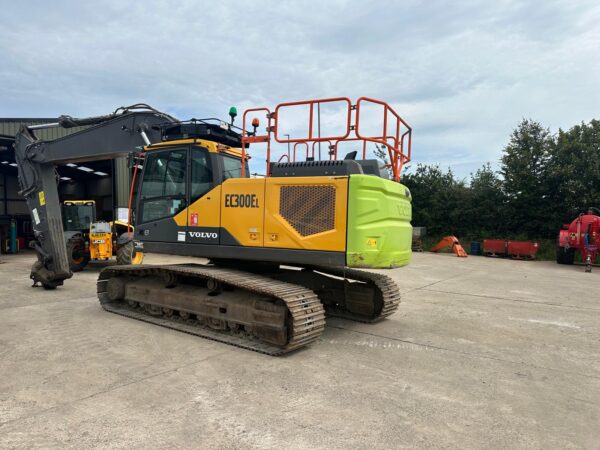 2021 Volvo EC300EL
